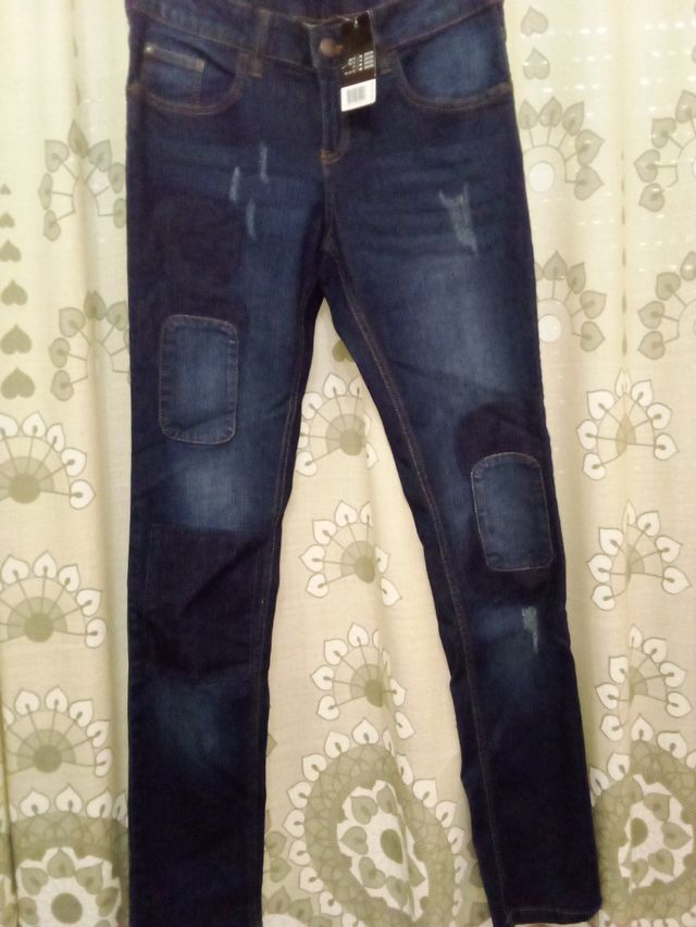Vaqueros desgastados con parches Talla 40