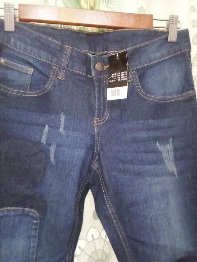 Vaqueros desgastados con parches Talla 40