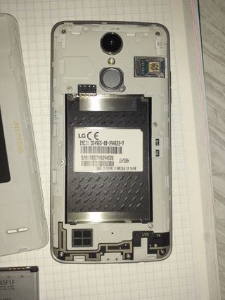 Movil LG Blanco y Plateado