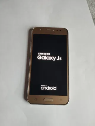 Movil LG Blanco y Plateado