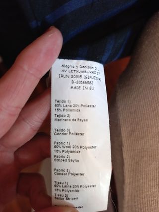 Abrigo gris con cinturón