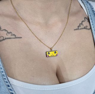 Collana con ciondolo in legno a tema Pikachu