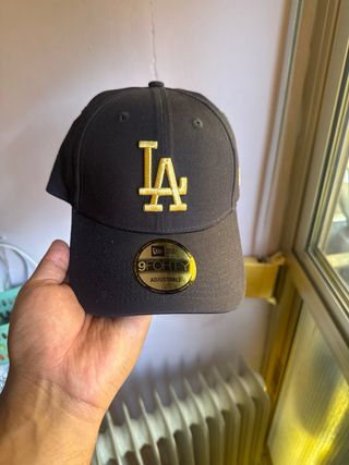 Gorra New Era 9FORTY Negra y Dorada