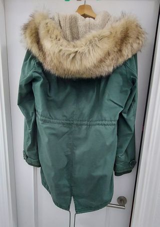 Abrigo parka GAP verde con capucha y pelo