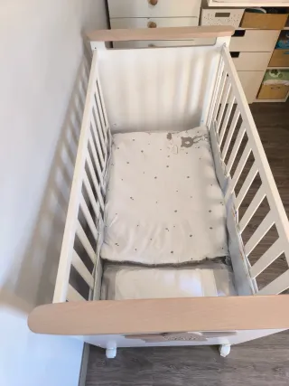 Cuna de bebé blanca