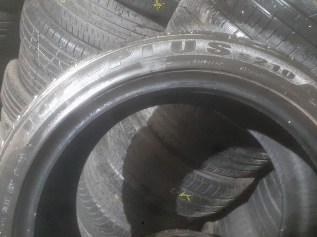 Neumático 215/45/17