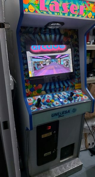 Máquina Arcade Cirsa Láser con 6.000 juegos Unides