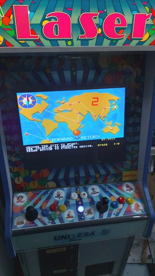 Máquina Arcade Cirsa Láser con 6.000 juegos Unides