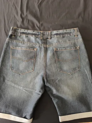 Pantalón vaquero corto