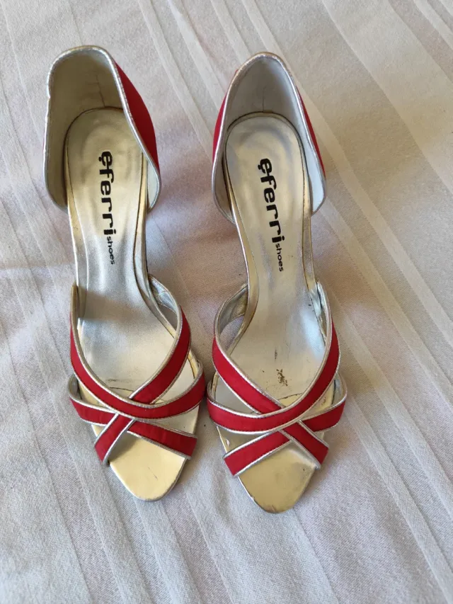 Zapatos de fiesta rojos y plateados Eferri