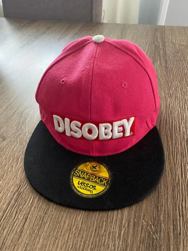 Gorra Disobey Snapback Rosa y Negra