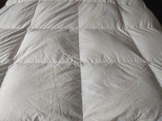 Edredón de plumas blanco