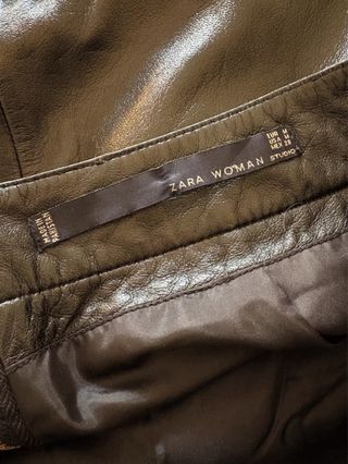 Falda mini de cuero negra