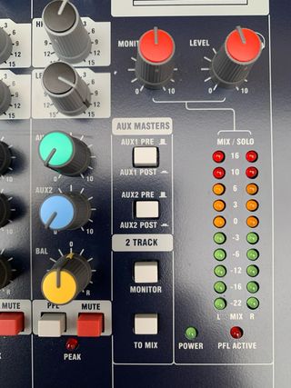 Mesa de mezclas Soundcraft EPM 8