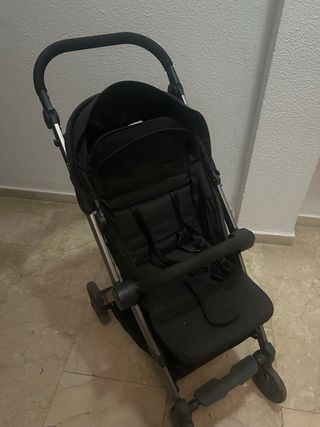 Silla de paseo Twistshake gris En mano.