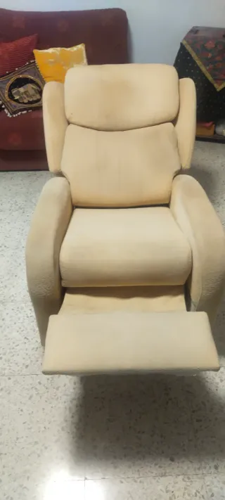 Sillón orejero beige tela