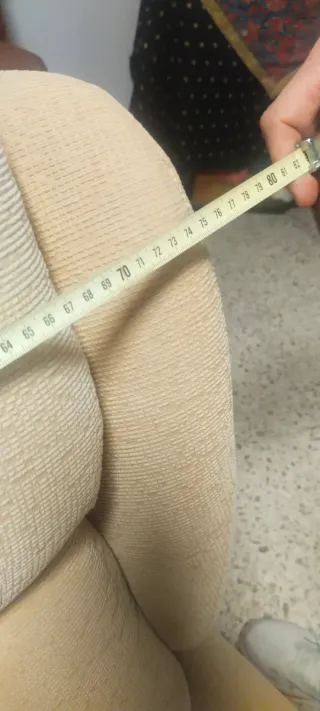 Sillón orejero beige tela