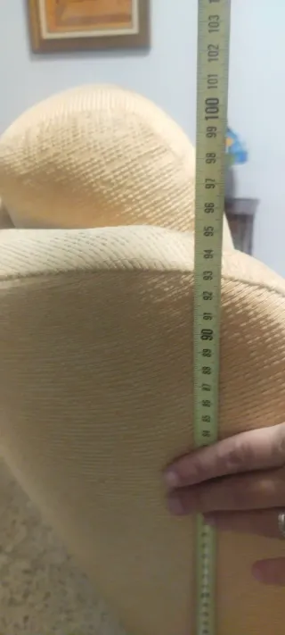 Sillón orejero beige tela