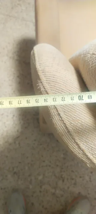 Sillón orejero beige tela