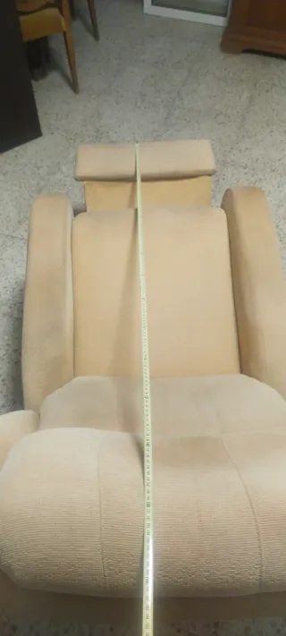 Sillón orejero beige tela