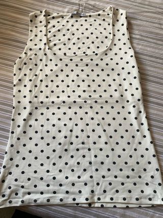 Camiseta Zara lunares beige y negro