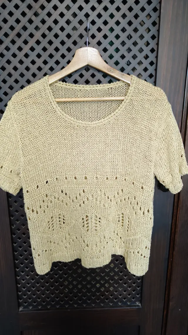 Jersey de punto manga corta beige, amarillito.