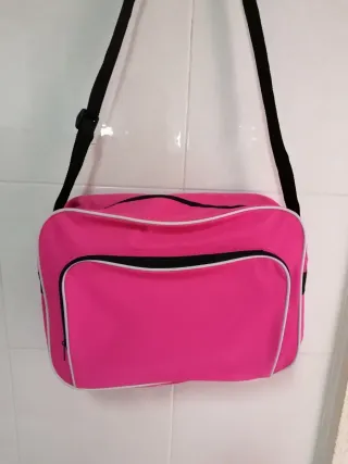Bandolera rosa con bolsillo frontal