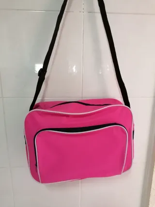 Bandolera rosa con bolsillo frontal