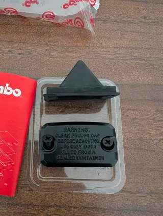 Tapa y junta depósito frenos Ducati