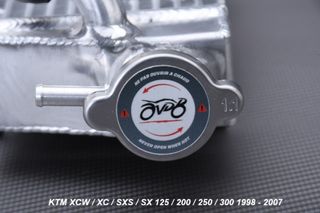 Radiador de agua en aluminio tipo Racing específic