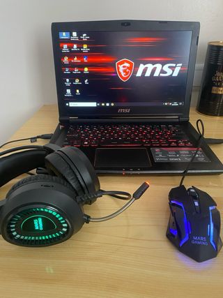 Portátil MSI Negro y Rojo