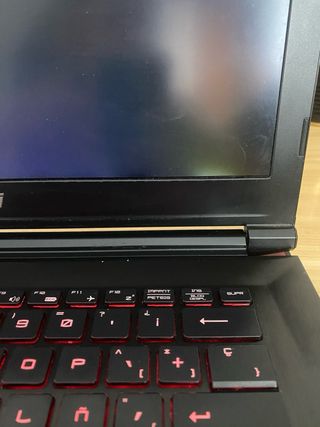 Portátil MSI Negro y Rojo