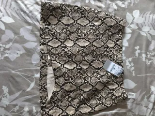 Falda estampado serpiente talla M nueva, polipiel