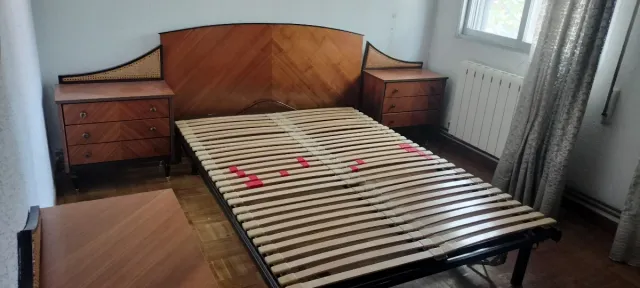 Dormitorio: Somier, 2 Mesillas y Cómoda