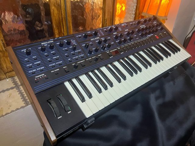 Dave Smith OB6 Sintetizador Analógico