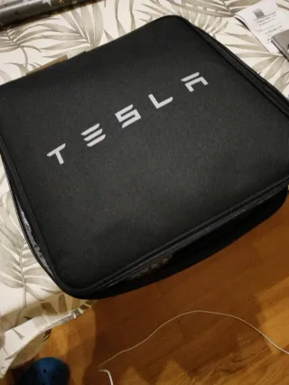 NUEVO. Cargador Tesla para enchufe de casa.