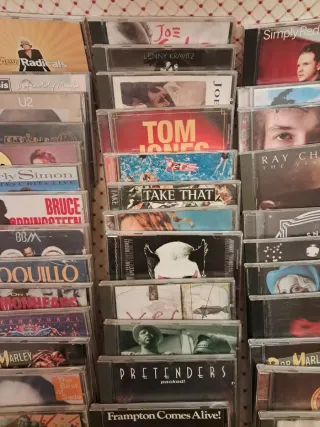 Lote CDs Queen, Simply Red, Ray Charles,42cds.