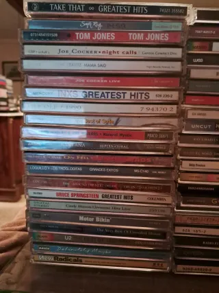 Lote CDs Queen, Simply Red, Ray Charles,42cds.