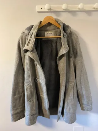 Abrigo midi gris con pelo