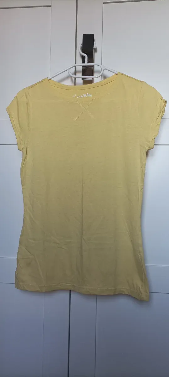 Yellow tee shirt
