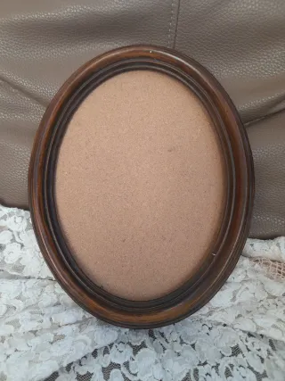 Cornice ovale in legno marrone