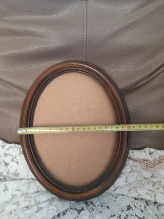 Cornice ovale in legno marrone