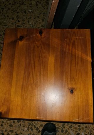 Mesa auxiliar de madera