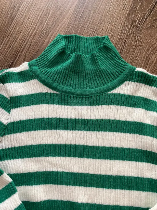 Jersey cuello alto rayas verde y blanco