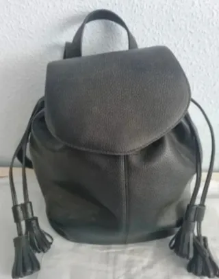 Bolso negro con flecos