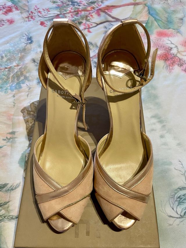 Zapatos de gala rosa palo y oro talla 38