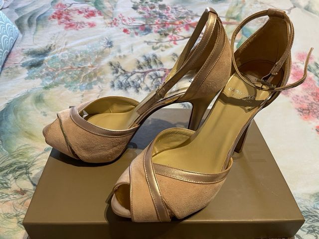 Zapatos de gala rosa palo y oro talla 38