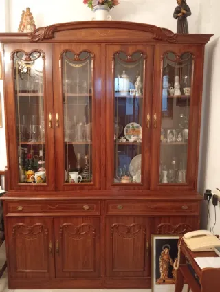 Vitrina de salón madera y cristal