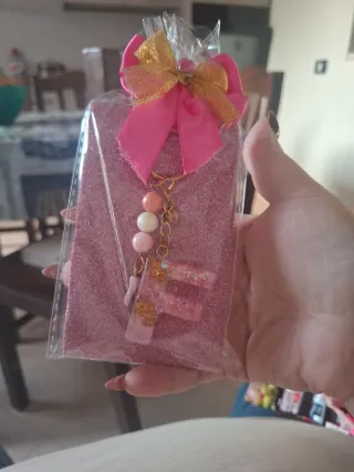 Portachiavi lettera F resina glitter rosa