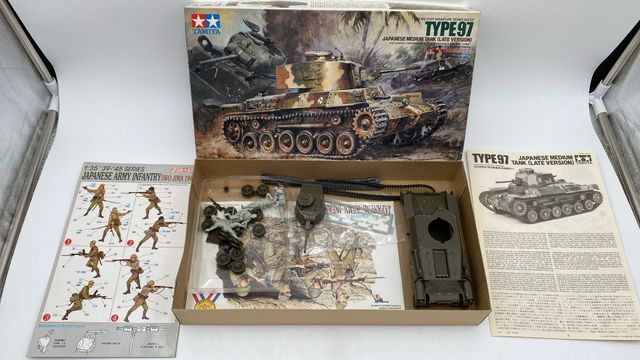 TAM35137 Tamiya Type 97 con figurini fanteria 1/35